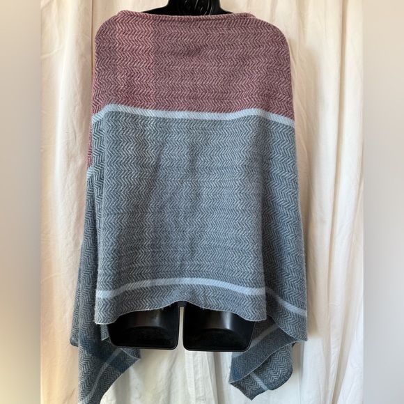Simply Noelle OS Button Down Shawl Poncho Blanket Wrap - Picture 2 of 5